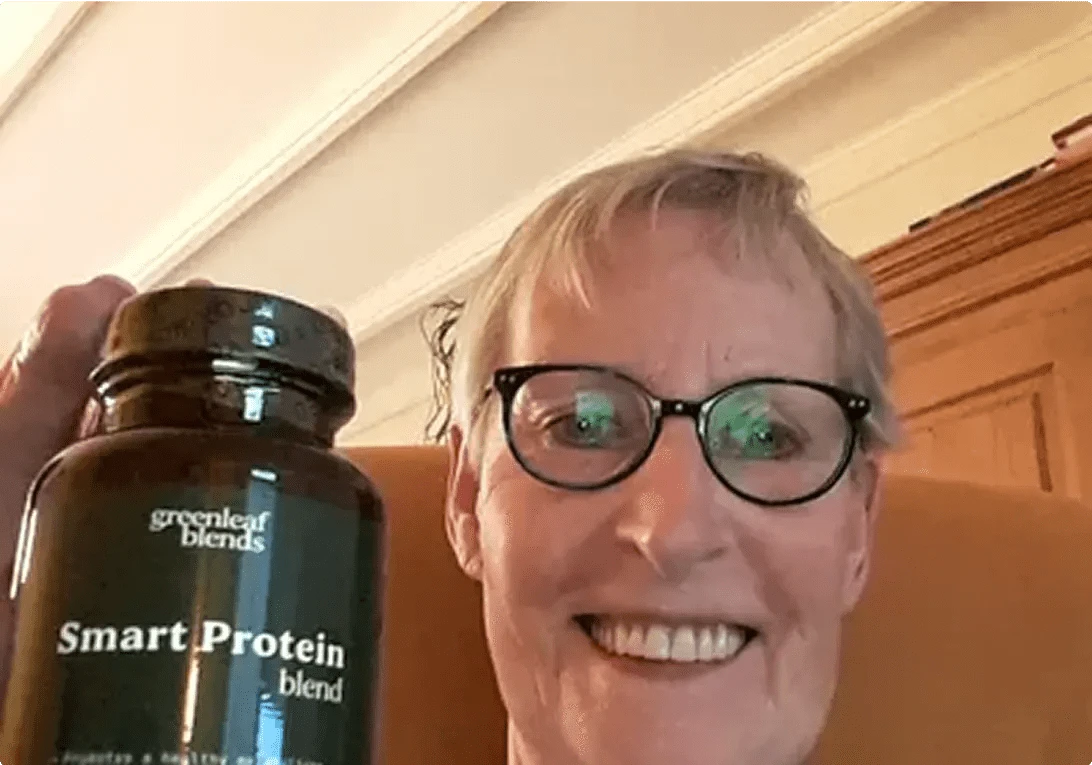 Efter en blodtest viste det sig, at min krop havde brug for mere protein, end jeg kunne indtage gennem maden ... Hver gang jeg faldt på gaden uden grund. Slået ansigtet og skrammer på kroppen... Siden jeg begyndte at tage 3 om dagen, har mine ben båret mig igen, og jeg er holdt op med at falde. Jeg føler mig selvsikker igen, når jeg går udenfor. - greenleafblends-dk